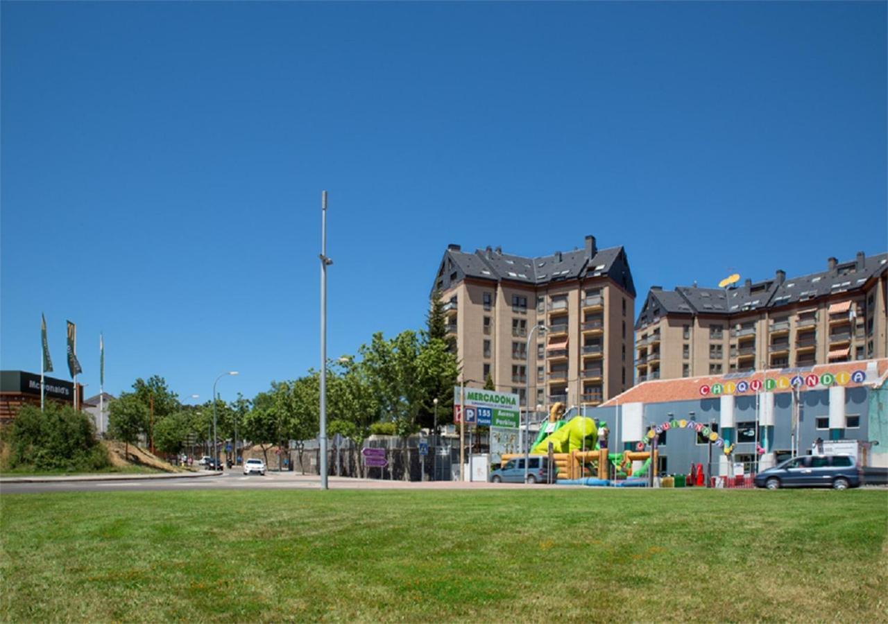Apartamento Jaca Apartment Exterior photo